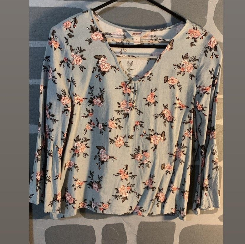Cute floral shirt with bell sleeves